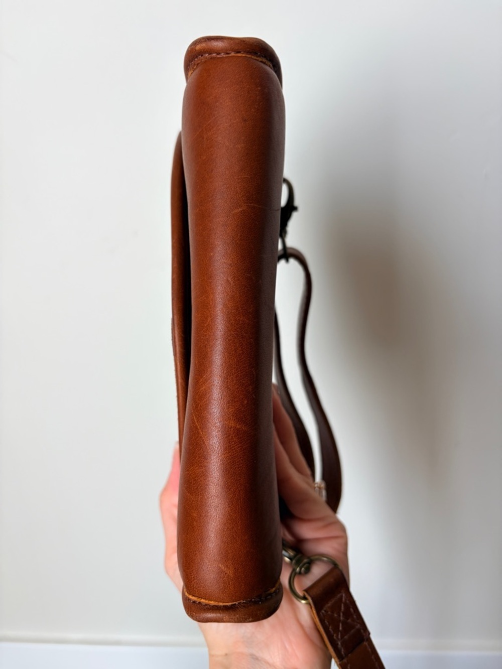 Nena & Co Tesoro Crossbody Wallet in Cafe - Picture 6 of 8